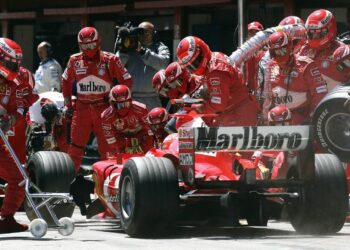 Estrategia en la Fórmula 1: Cómo los equipos planifican los adelantamientos y asignan recursos