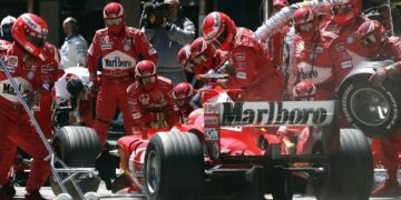 Estrategia en la Fórmula 1: Cómo los equipos planifican los adelantamientos y asignan recursos