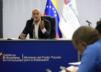 Ministerio de Educación comienza debate sobre el «impacto» de las tareas escolares
