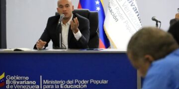 Ministerio de Educación comienza debate sobre el «impacto» de las tareas escolares