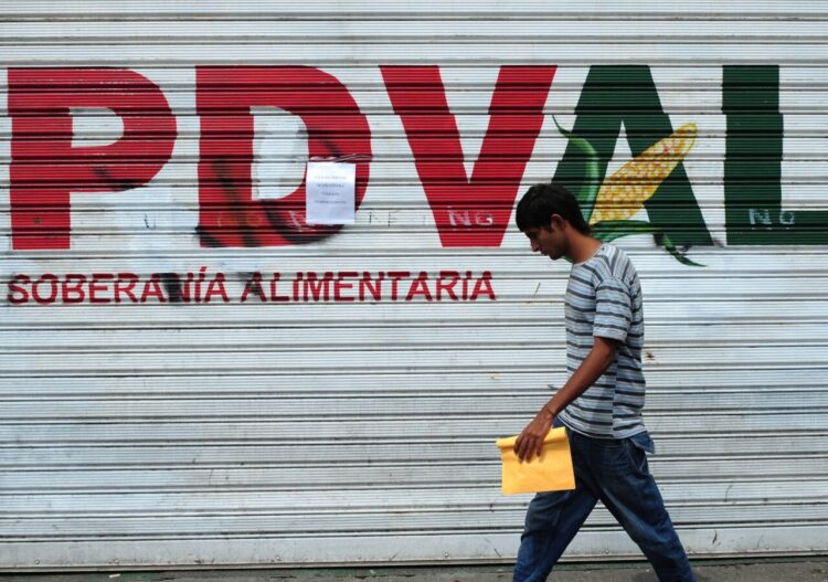 Los espacios estarán administrados por organizaciones comunales y trabajadores públicos | Foto: Miguel Gutiérrez / EFE