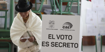 Comienza referéndum en Ecuador sobre Asamblea Constituyente y bases militares extranjeras