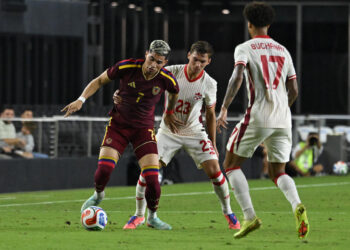 Una implacable Canadá vence a una Venezuela en proceso de renovación