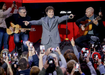 David Bisbal inaugura por sorpresa el ‘Tren de la Navidad’ de Metro de Madrid