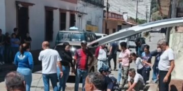 Choque entre moto y vehículo deja adolescente lesionado 