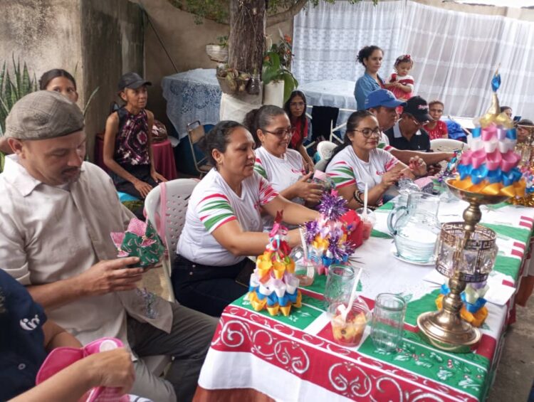Fin de curso del Inces en Sabana Mendoza satisfechos de mostrar sus ejecutorias.