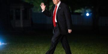 Trump dice «no creer» que EEUU vaya a la guerra con Venezuela, pero elude hablar de planes