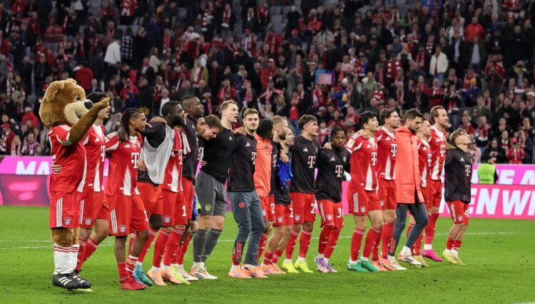 Los jugadores del Bayern celebran el 3-0 al Leverkusen. EFE/EPA/RONALD WITTEK.