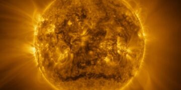 Una ‘severa’ tormenta solar golpea hoy el campo magnético de la Tierra