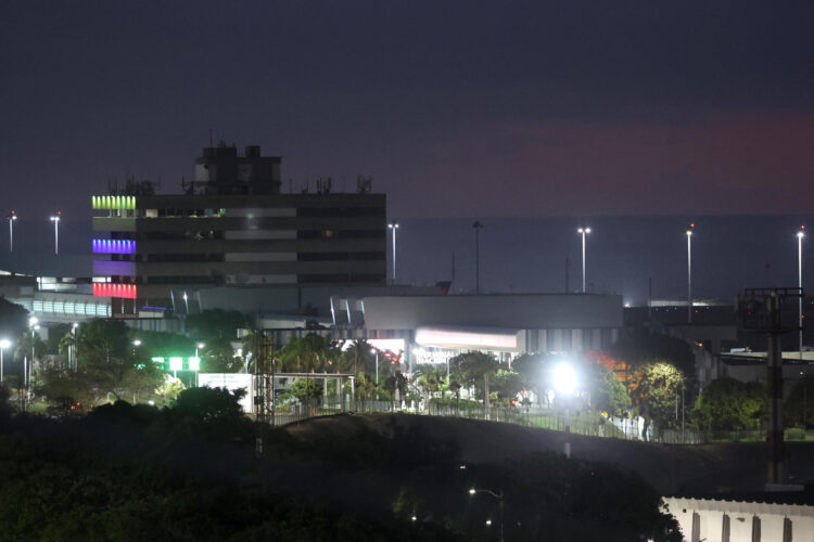 Fotografía que muestra el aeropuerto internacional Simón Bolívar este sábado, en Maiquetía (Venezuela). EFE/ Miguel Gutierrez