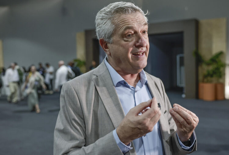 El alto comisionado de la Agencia de la ONU para los Refugiados (Acnur), Filippo Grandi, habla en una entrevista con EFE este lunes, en Belém (Brasil). EFE/André Coelho