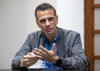 Capriles aboga por la solución política en Venezuela y rechaza la opción militar