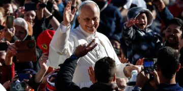 El papa afirma que si no cuida la naturaleza el ser humano se convierte en su devastador