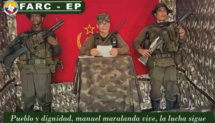 Captura de video tomada de rastreo de redes del jefe del Estado Mayor Central (EMC), la mayor disidencia de las FARC, Néstor Gregorio Vera (c), alias Iván Mordisco. EFE/ Rastreo de Redes