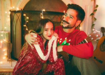 Camilo y Evaluna lanzan canción navideña que fusiona tradiciones latinas y de EE.UU.
