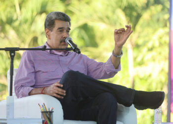 Maduro pide al pueblo de EE.UU. que pare «la mano enloquecida de quien ordena bombardear»