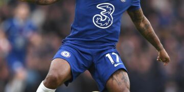 Roban en casa de Sterling con el futbolista y su familia dentro