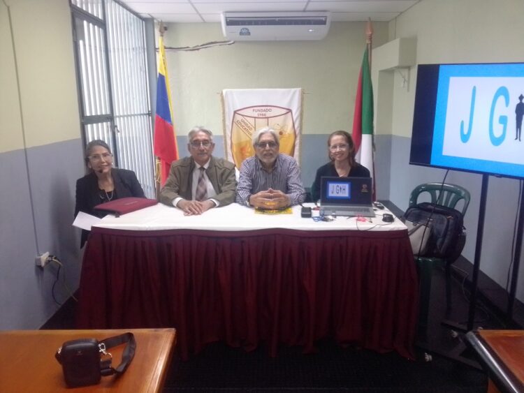 Ponentes del Café Literario sobre JGH en el Colegio Ignacio Martin Burk
