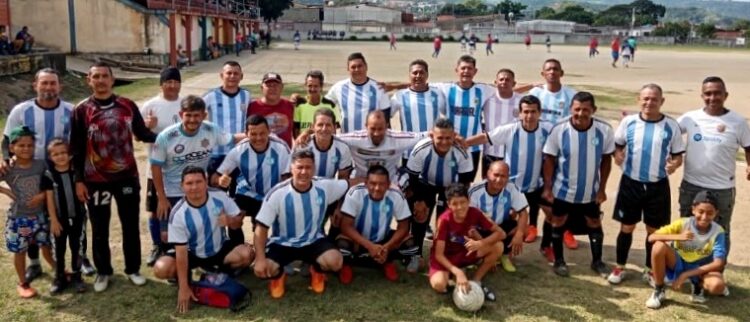 El Turagual FC), que se coronó campeón ante Plata III, al definir desde los doce pasos (Fotos Hablemos de Deporte)