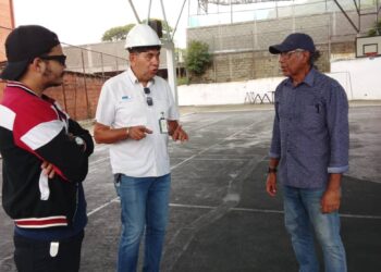 Reacondicionan cancha deportiva de la Unidad Educativa «Santa Teresita»