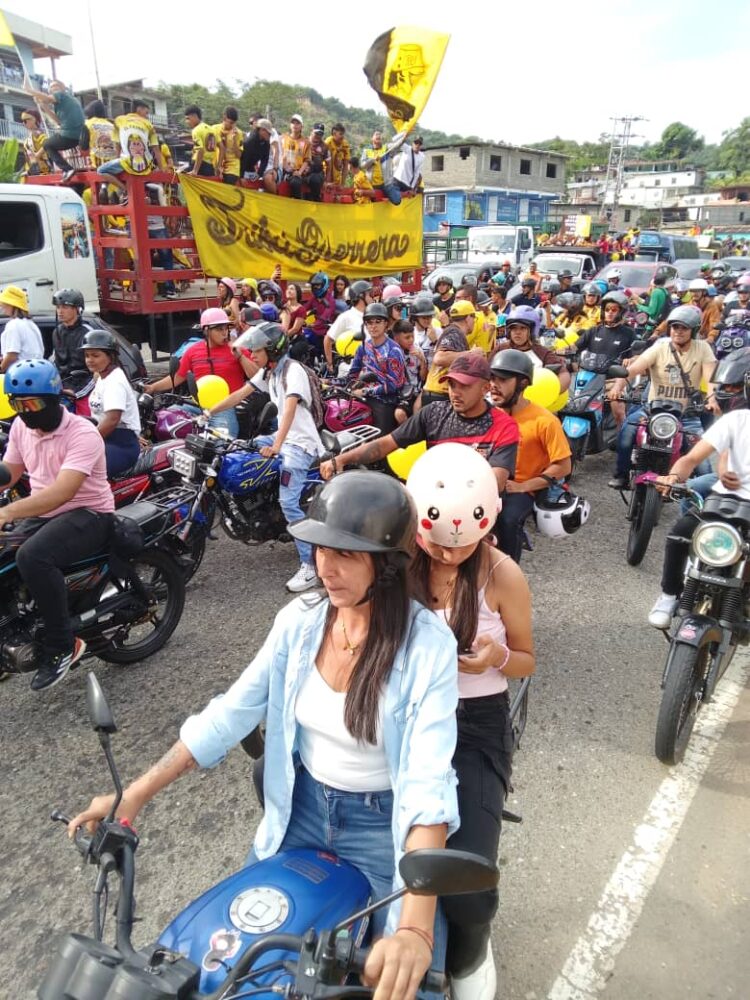 El pueblo trujillano volcado en reconocimiento a sus héroes.