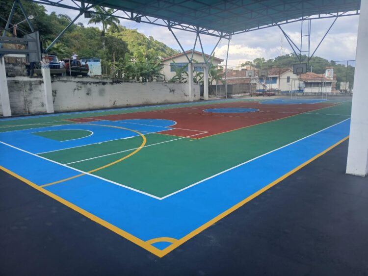 La instalación deportiva fue remozada integralmente y ya fue entregada a la Comunidad Educativa.