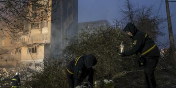 Rusia lanza 115 drones contra Ucrania y mata a 5 personas en un ataque a Zaporiyia