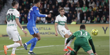 2-2.- El Elche arranca un empate ante un Madrid a remolque