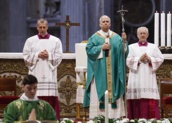 León XIV pide a los gobernantes ante miles de pobres: «No podrá haber paz sin justicia»