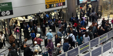 Más de 800 vuelos cancelados en EEUU en «inédita» reducción de tráfico por cierre federal