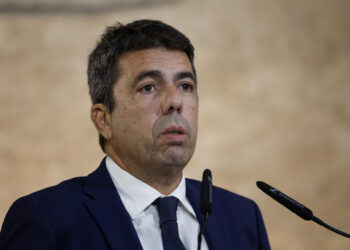 Dimite presidente regional de Valencia un año después de riadas que causaron 229 muertos