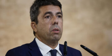 Dimite presidente regional de Valencia un año después de riadas que causaron 229 muertos