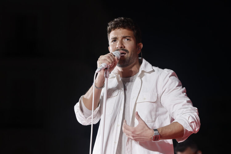 Imagen de archivo del músico y cantante Pablo Alborán durante el concierto en Madrid presentando su último trabajo ´Km 0´. EFE / Sergio Pérez.