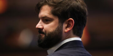 Chile busca al sucesor de Boric con su exministra liderando y la disputa en ultraderechas