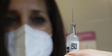 La vacuna del virus del papiloma humano previene el cáncer de cuello de útero y es segura