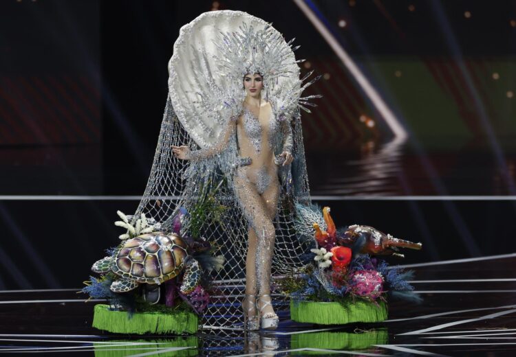 NONTHABURI (Thailand), 19/11/2025.- Miss Venezuela Stephany Abasali Nasser durante el desfile de traje nacional durante el certamen de Miss Universo 2025.
EFE/EPA/RUNGROJ YONGRIT