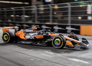 Norris marca la pauta en la primera jornada de libres