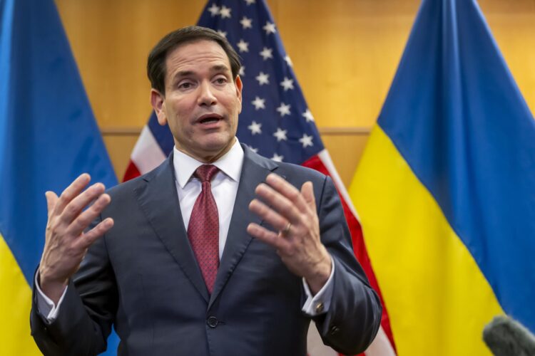 El secretario de Estado de EE.UU., Marco Rubio, al intervenir este domingo, 23 de noviembre, durante una rueda de prensa acerca del plan de paz de Ucrania, en Ginebra  (Suiza). EFE/Martial Trezzini