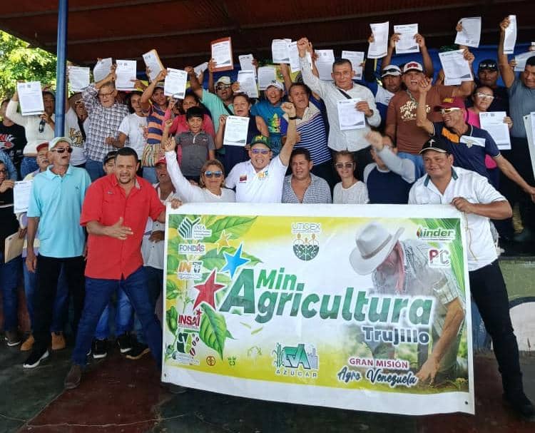 Aspecto de la nutrida reunión de los consejos campesinos de la Ceiba.