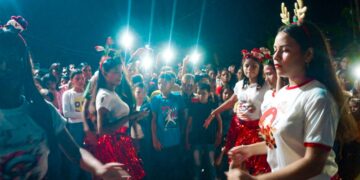 Panamericana | En las parroquias Junín y El Paraíso de Sucre también hubo encendido de luces de Navidad