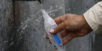 Francia detecta la presencia generalizada de químicos eternos (PFAS) en el agua del grifo