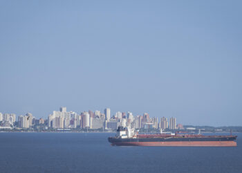 China acusa a EEUU de «violar el derecho internacional» por la incautación de petroleros