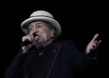 Sabina da un emocionado adiós en el «último concierto y el más importante» de su vida