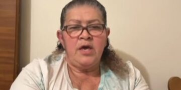 Dueña del Kiosco Pregonero de Sucre protesta demolición del mismo