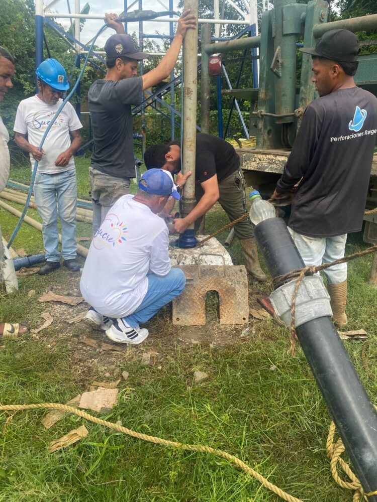 Aspecto de los trabajos realizados en la bomba que surte de agua a un sector de la parroquia Valmore Rodríguez.
