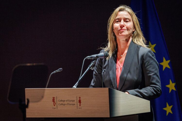 La rectora Federica Mogherini pronuncia un discurso durante la ceremonia de apertura del septuagésimo quinto año académico del Colegio de Europa - Campus de Brujas, en Brujas, Bélgica, el 28 de octubre de 2024. 
EFE/EPA/Olivier Matthys