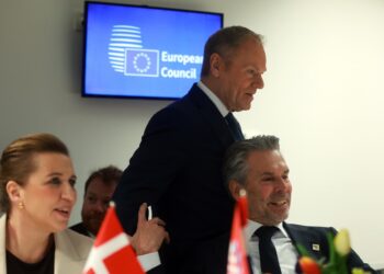 UE logra acuerdo provisional sobre ley para centros de deportación en terceros países