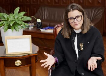 La vicepresidenta de Ecuador afirma que «duele» que 88 niñas den a luz cada día en el país