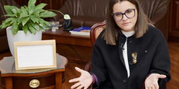 La vicepresidenta de Ecuador afirma que «duele» que 88 niñas den a luz cada día en el país