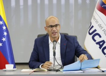 Ministerio de Educación regulará las tareas escolares para reducir su impacto en el hogar